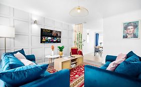 Unique 2 Bedroom House - Free Wifi & Netflix - Garden - Parking - 4Vc